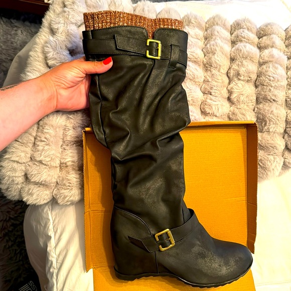 Black knee high boots with built in top brn/white sock detail size 41/women’s 9 - Picture 2 of 7
